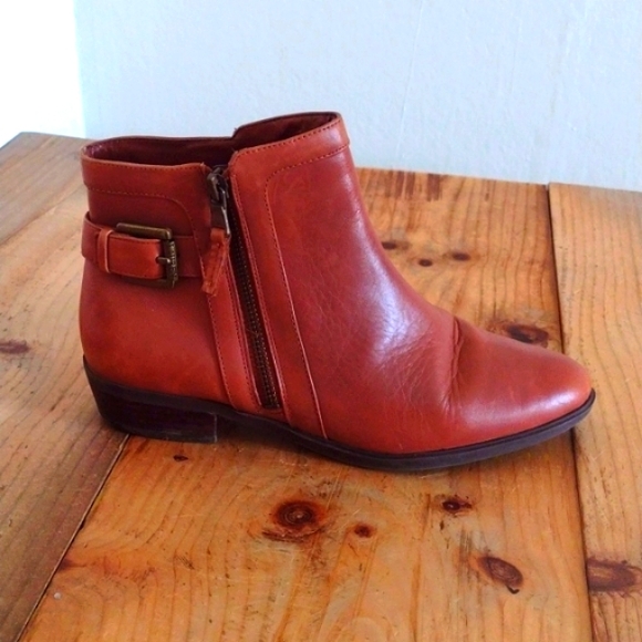 Lauren Ralph Lauren Shelli Cognac Side Zip Leather Ankle Boots Size 8 - Picture 1 of 13